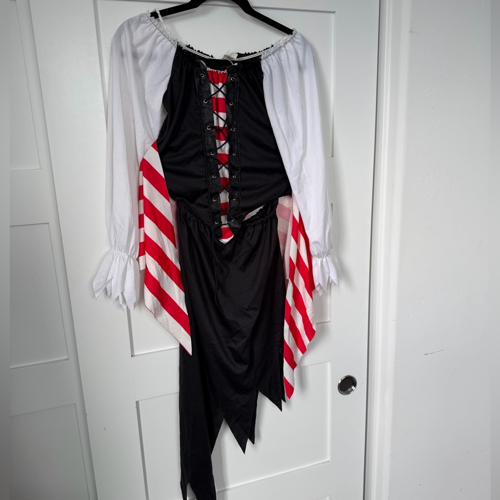 Woman’s Pirate 3 Piece Costume